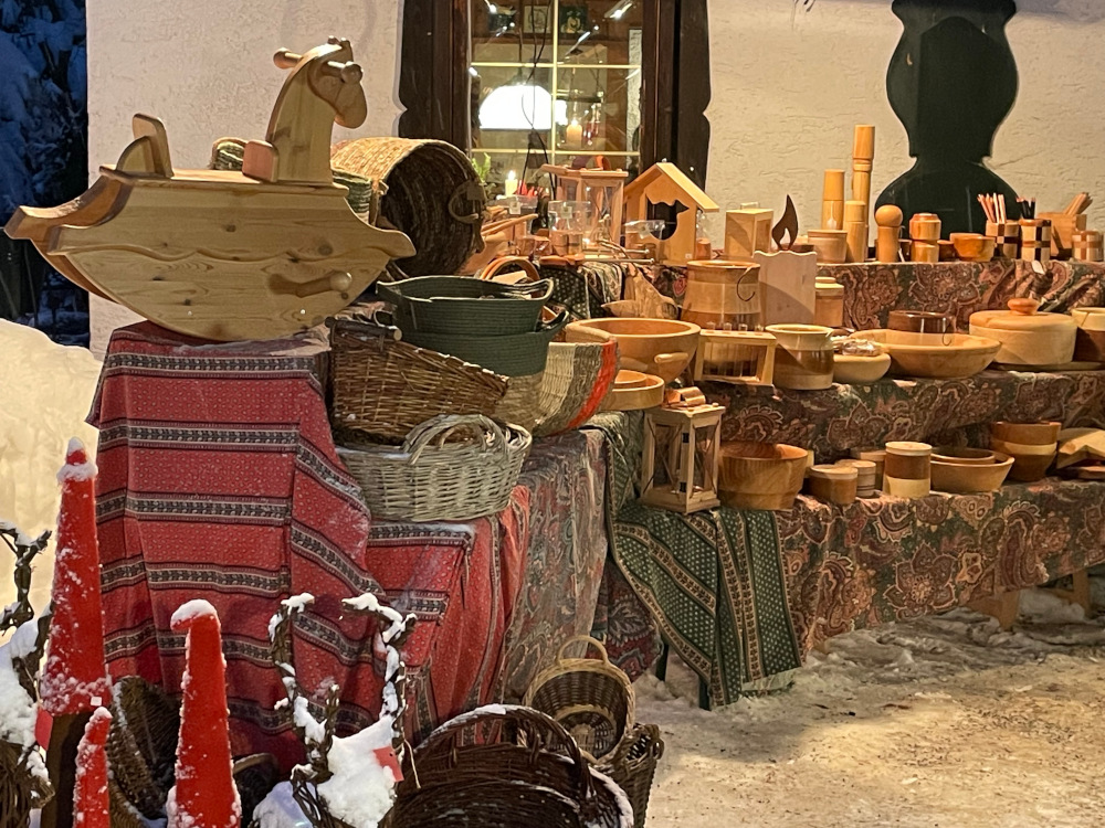Holz- und Korbwaren auf dem Weihnachtsmarkt im Grashöfle